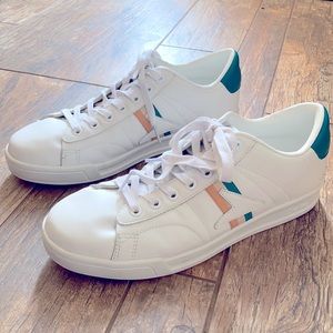 Wilson size 11 women’s shoes- only worn once!